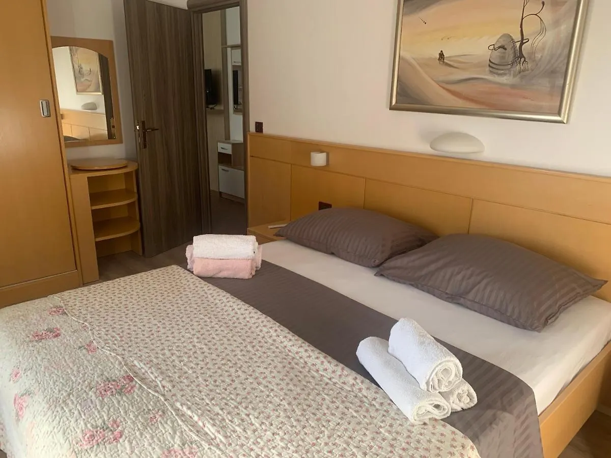 Apartmani Baja Lopar 0*,